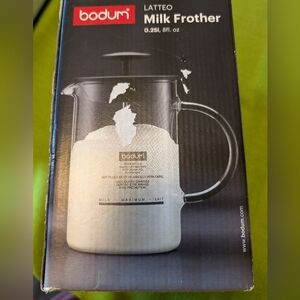 BNIB Bodum manual milk frother, 8 oz.